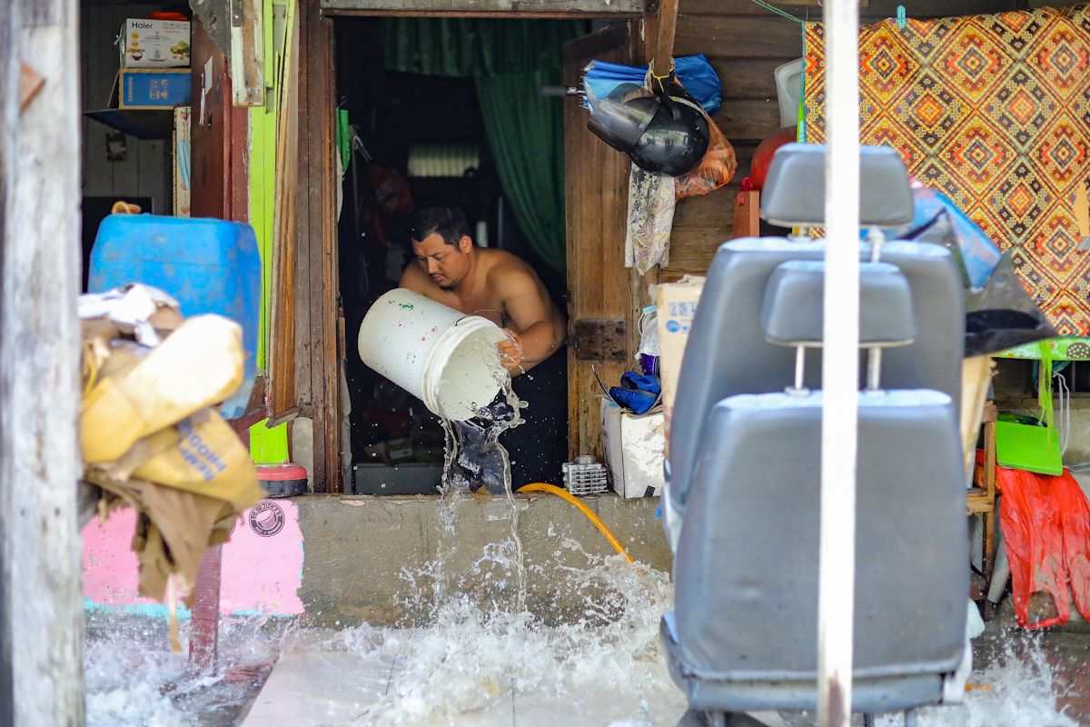வெள்ளம் காரணமாக சிலாங்கூர் உள்பட 5 மாநிலங்களில் 1,000 பேர் பாதிப்பு