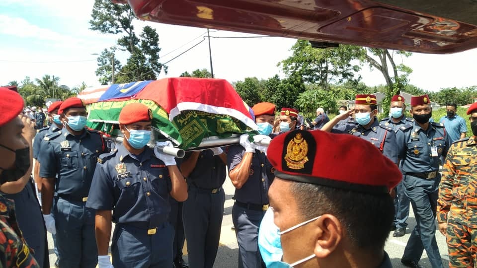 Anggota bomba maut semasa operasi selamat mangsa banjir dikebumi