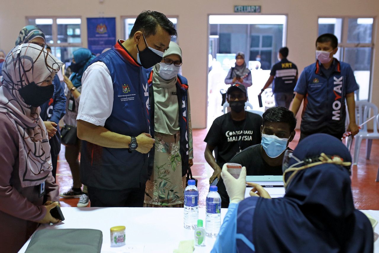 Penjawat awam digesa lengkapkan vaksin Covid-19 sebelum 1 Nov