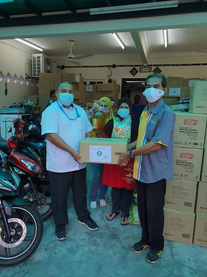 Mais sumbang bantuan makanan kepada 445 pengusaha bas sekolah