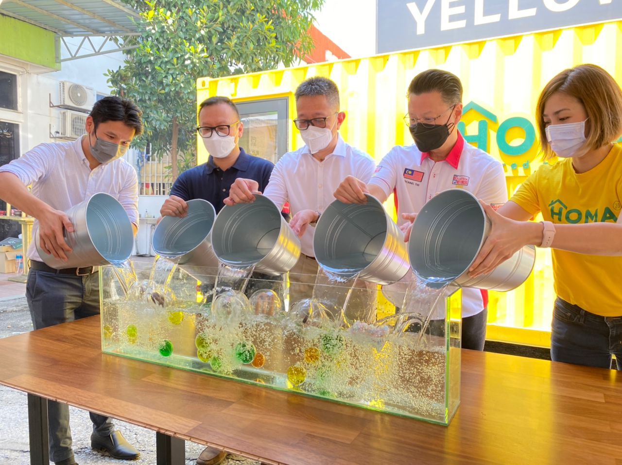 Yellow Box bilik pameran jubin layan diri pertama di Malaysia