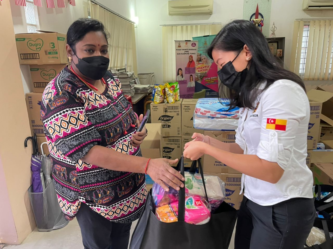 தீபாவளியை முன்னிட்டு சுபாங் ஜெயா தொகுதியில் 300 பேருக்கு ஜோம் ஷோப்பிங் பற்றுச் சீட்டு