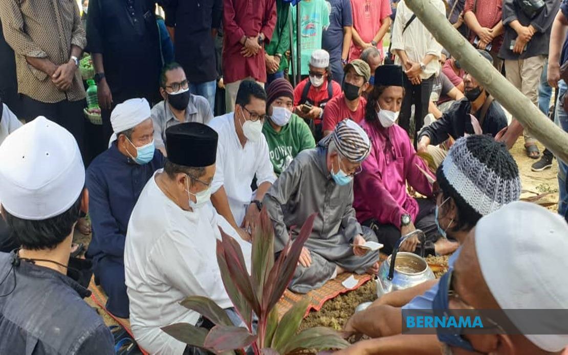 Jenazah Mamat Khalid selamat dikebumikan