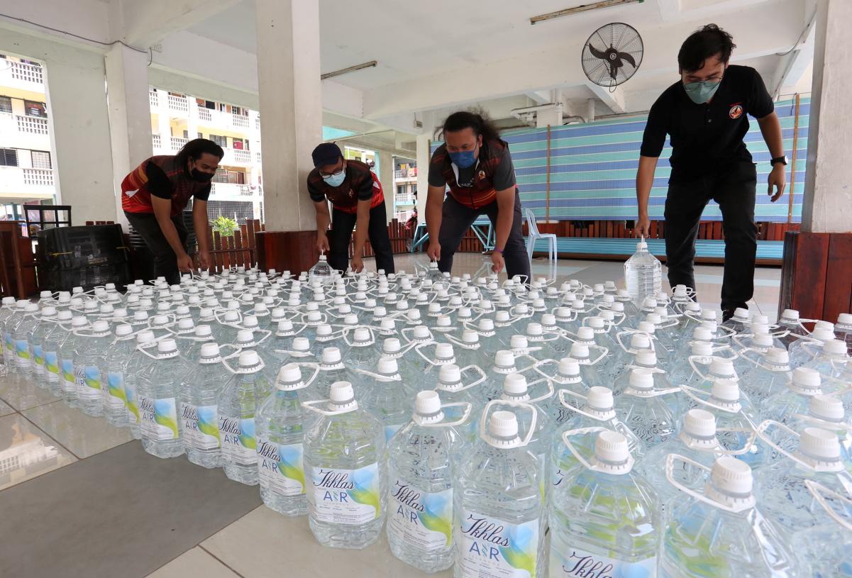 Lebih 500 keluarga Taman Bukit Subang terima air minuman