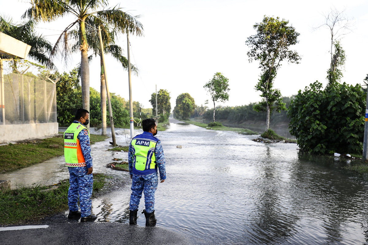 Air pasang besar jadi lebih buruk jika bertembung angin kencang, hujan lebat