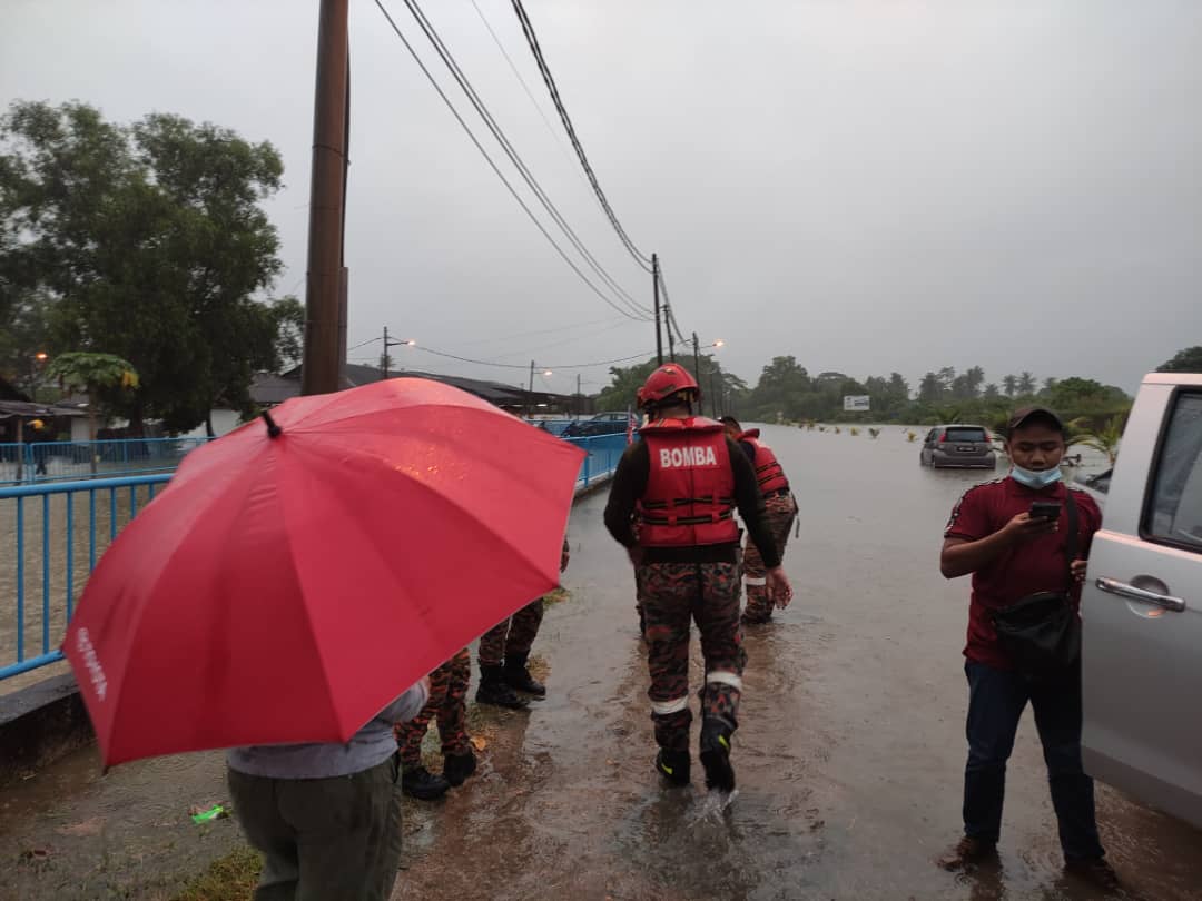Flash floods hit Melaka, Selangor, Negeri Sembilan