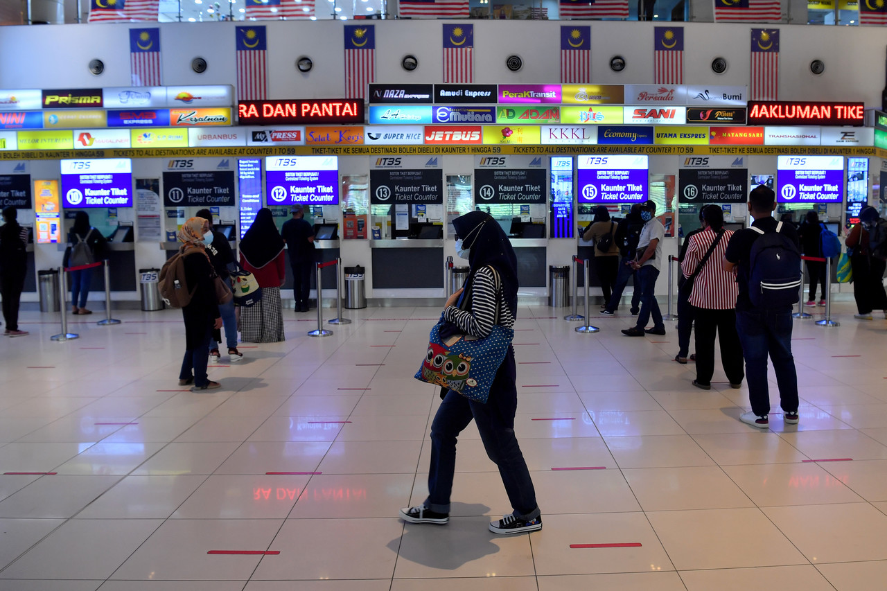 Jualan tiket bas di TBS laris, laluan ke Pantai Timur habis terjual