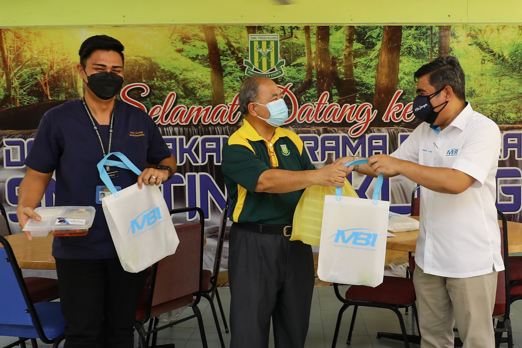 MBI sumbang RM16,000, taja makan petugas pusat vaksin remaja