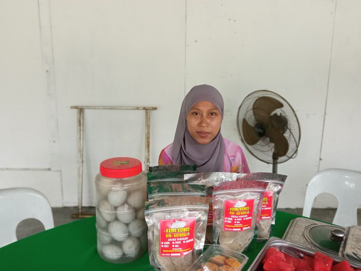 Menyeluk laba pekasam, bekas guru bangkit selepas rugi