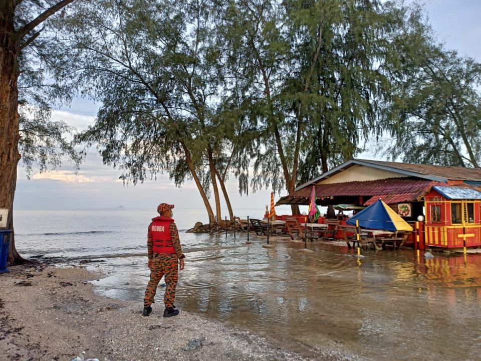 Be wary of high tide early December, residents in Selangor coastal area told