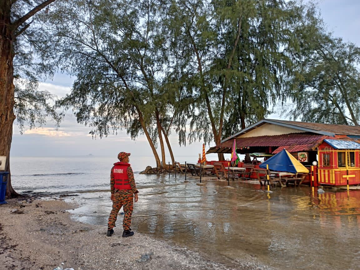 Air pasang besar diramal awal Disember, penduduk pesisir pantai perlu waspada