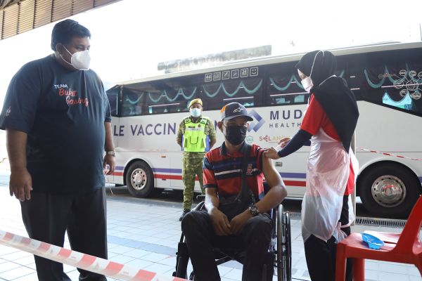 拉吉夫专访(2/3):救济贫户.关注心灵 疫情下温暖人心