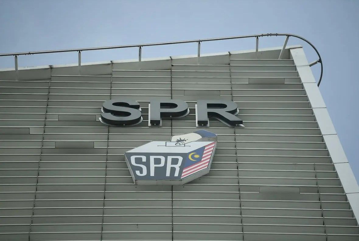 巴东色海和刁曼议席明提名·选委会促候选人检查提名表