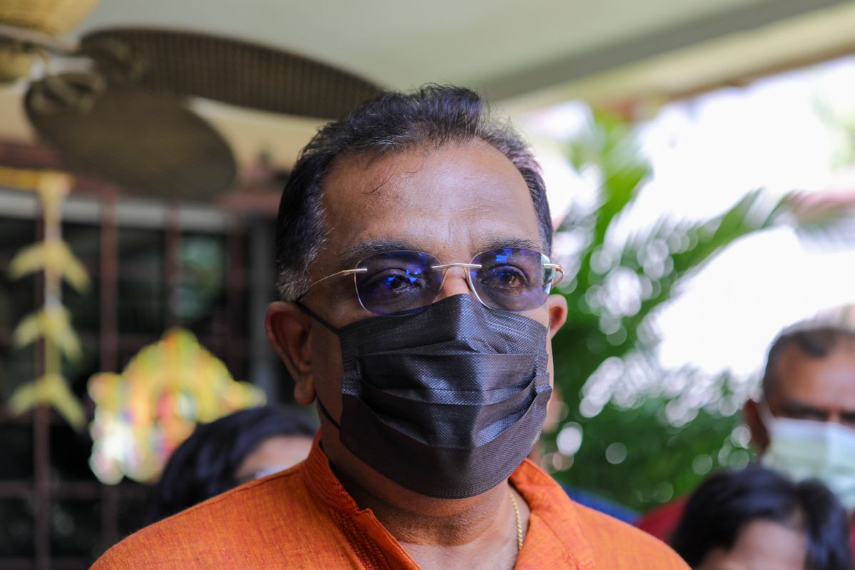 Wakil rakyat Sentosa agih 1,500 bakul makanan sempena Deepavali