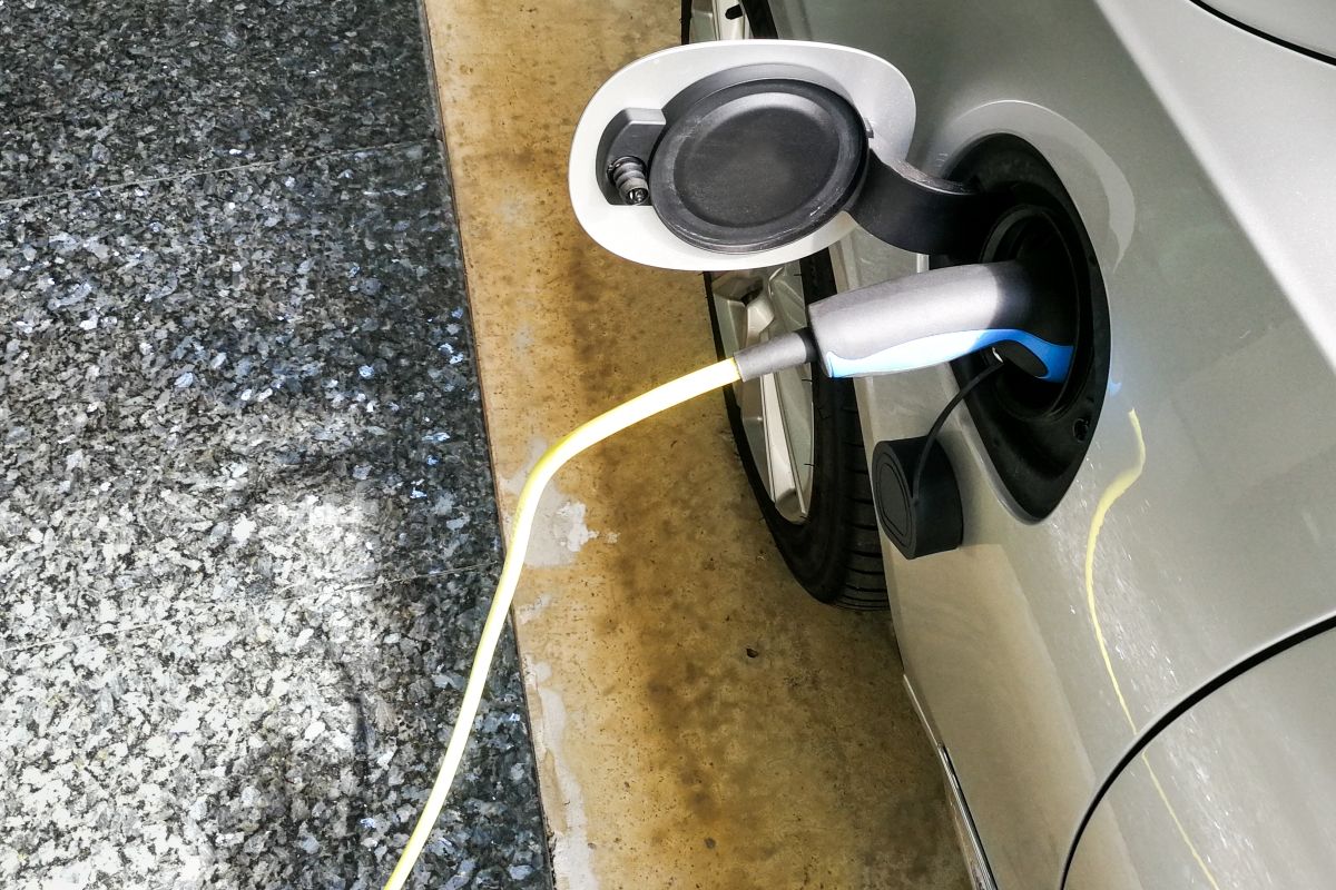 Electric car users in Selangor to get more perks, charging stations