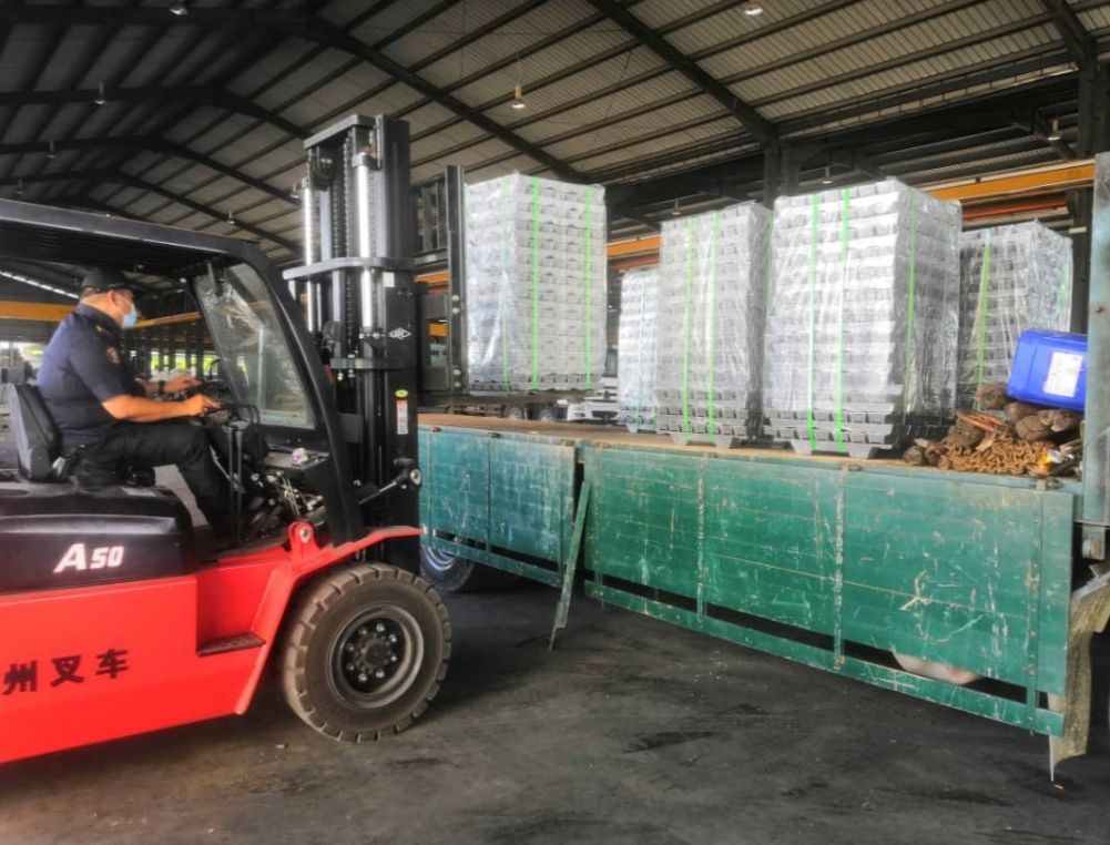 侦破最大宗非法工厂充公案   雪大臣：乌雪市会干得好！