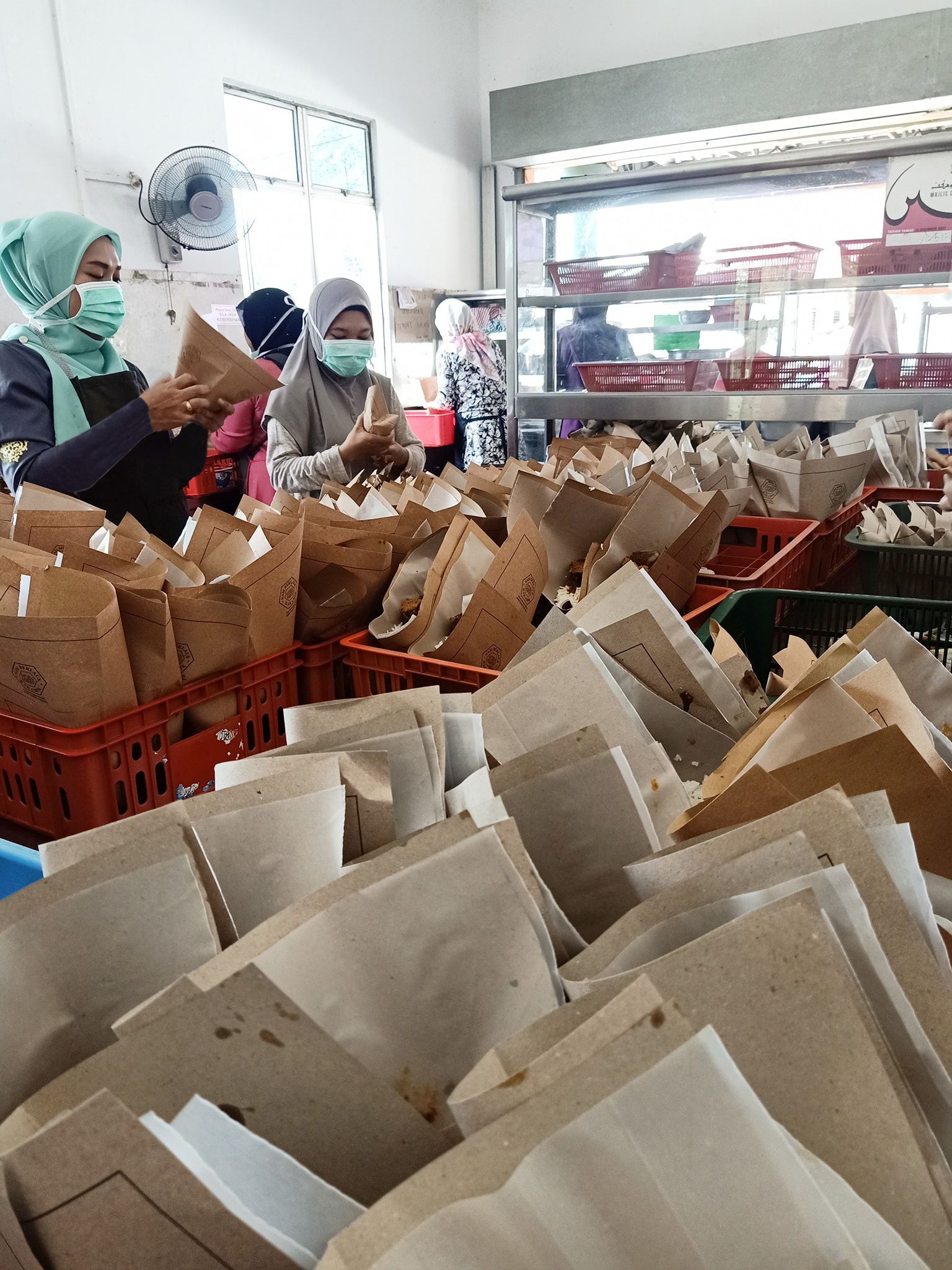 Terjual ribuan bungkus sehari, tuah ‘nasi terbang’