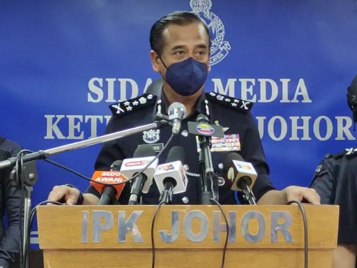 走私集团以冷冻鱼桶空运逾20公斤海洛因去香港 被警方侦破.捕16人