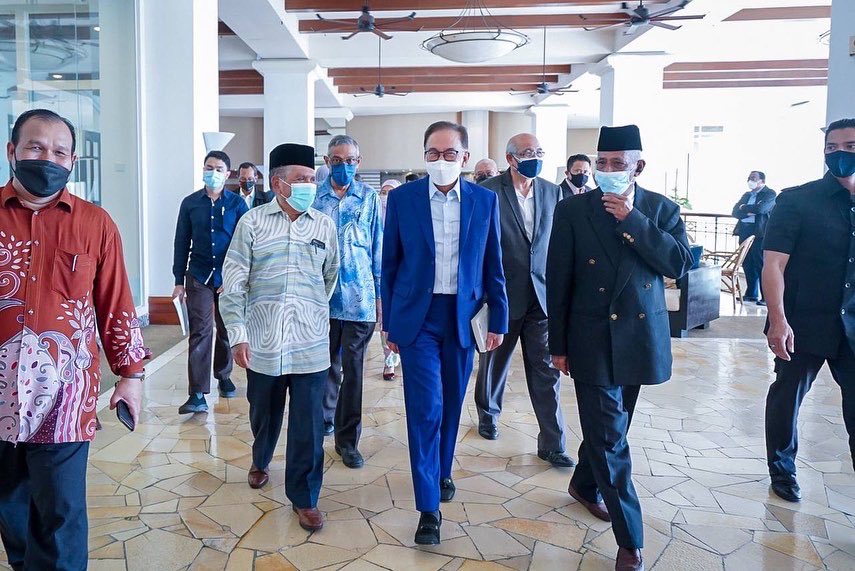 Anwar lancar memoir Jejak-Jejak Pencerahan Umat karya Dr Muhammad Nur Manuty