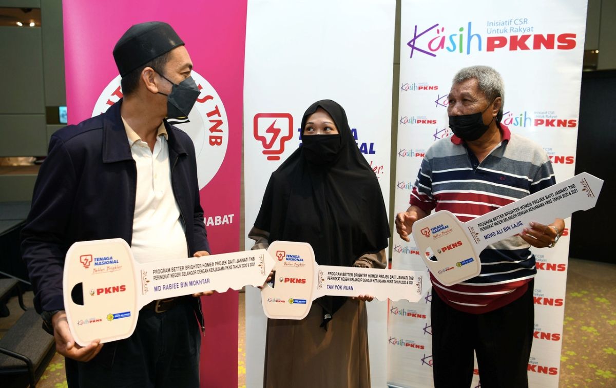 18 asnaf families get new homes from PKNS, TNB