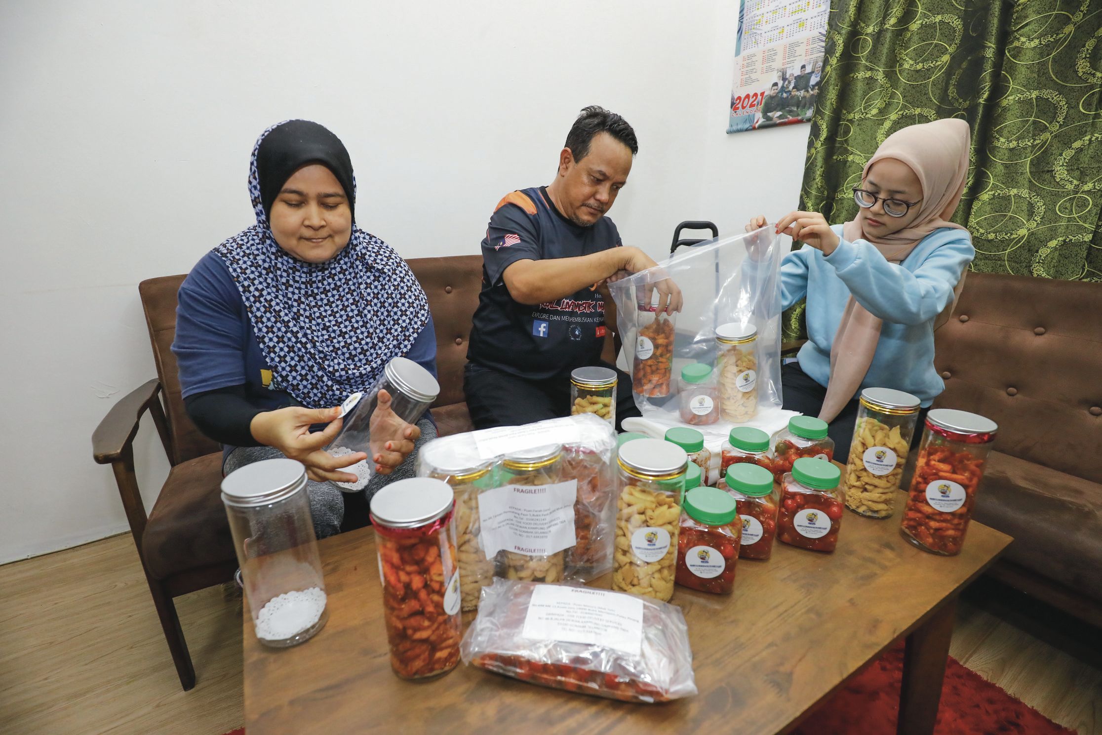 Rezeki jual kudapan bantu rawatan isteri