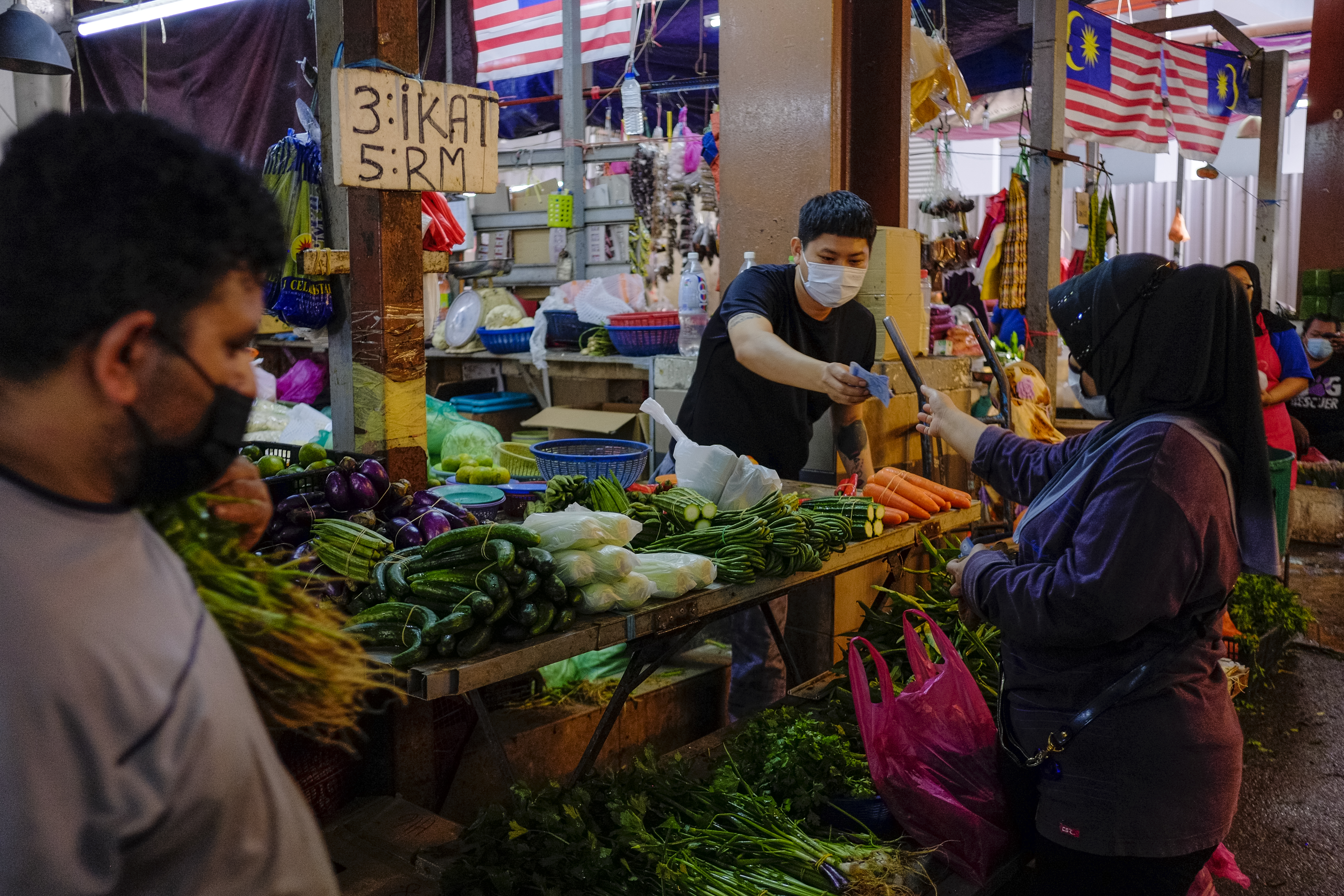 Harga barang naik, KPDNHEP lancar Op Pasar (Sayur 2)