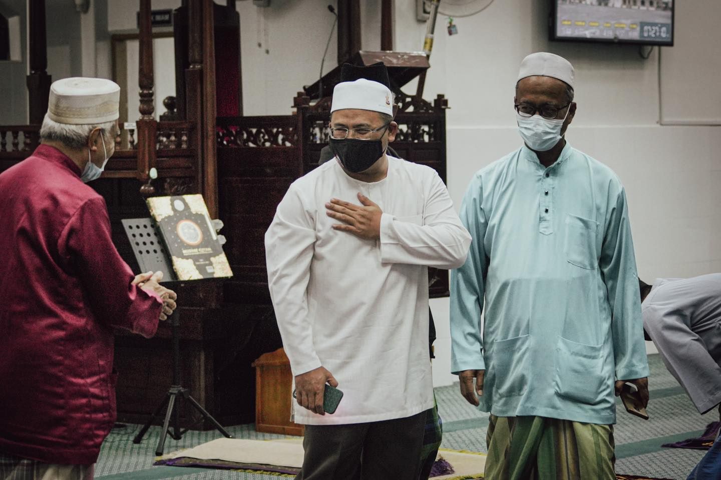 雪州大臣向被校车撞伤致死7岁女童家属致哀