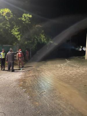High-tide phenomenon in Klang under control, Bomba advises caution