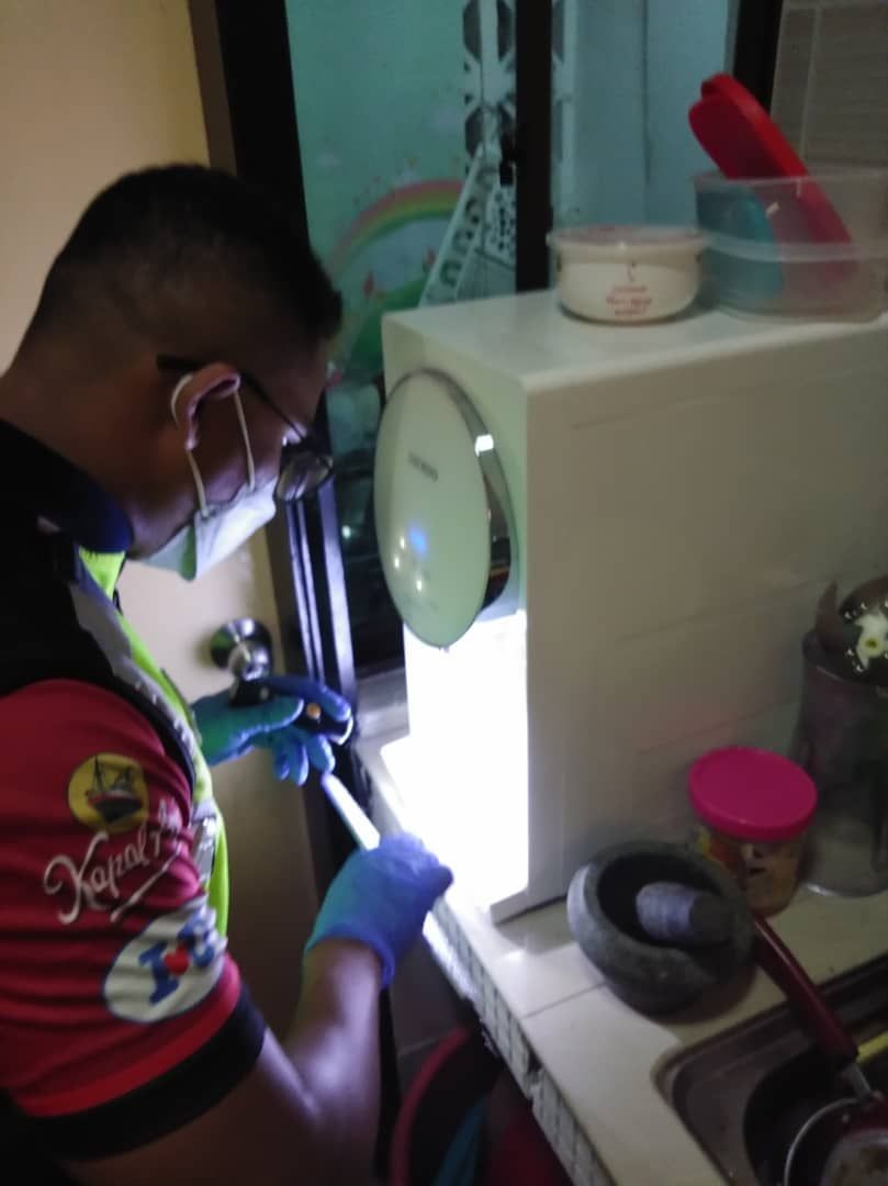 官员查骨痛热症热点区民宅 教育市民杜绝蚊虫温床