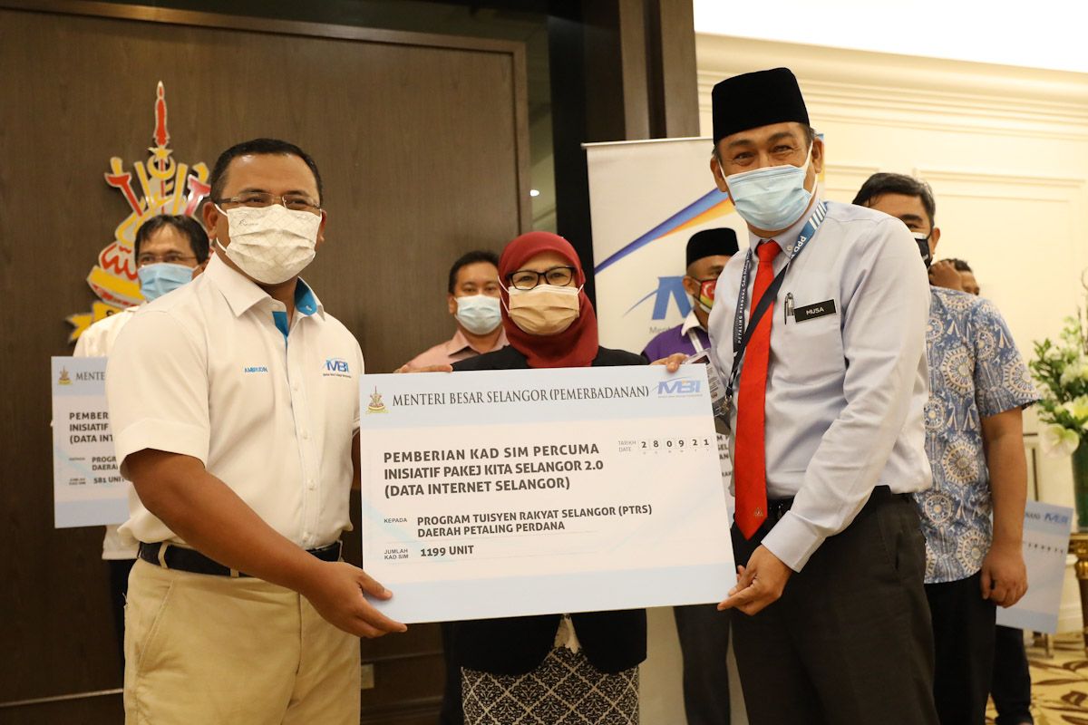 பி.டி.ஆர்.எஸ். மாணவர்களுக்கு கூடுதலாக 2,500 இலவச சிம் கார்டுகள்