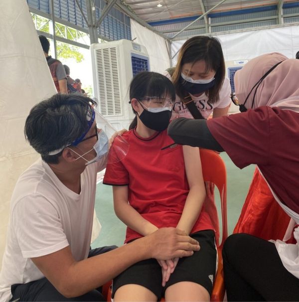 盼重返校园上课 激励青少年现身接种