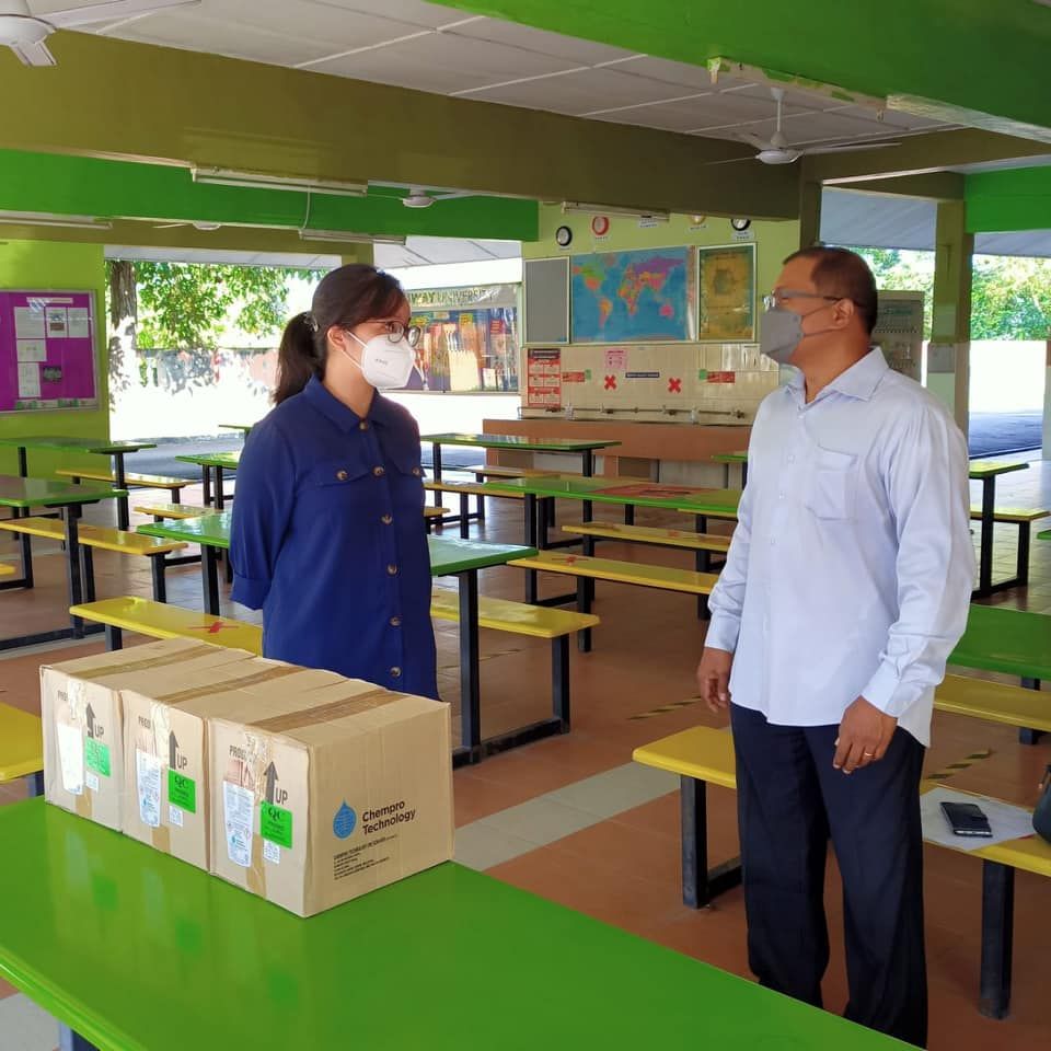 黄美诗为选区学校派防疫用品 让家长安心送孩子返校