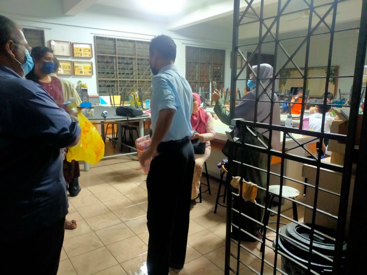 Bomba selamatkan 32 guru, murid terperangkap banjir kilat