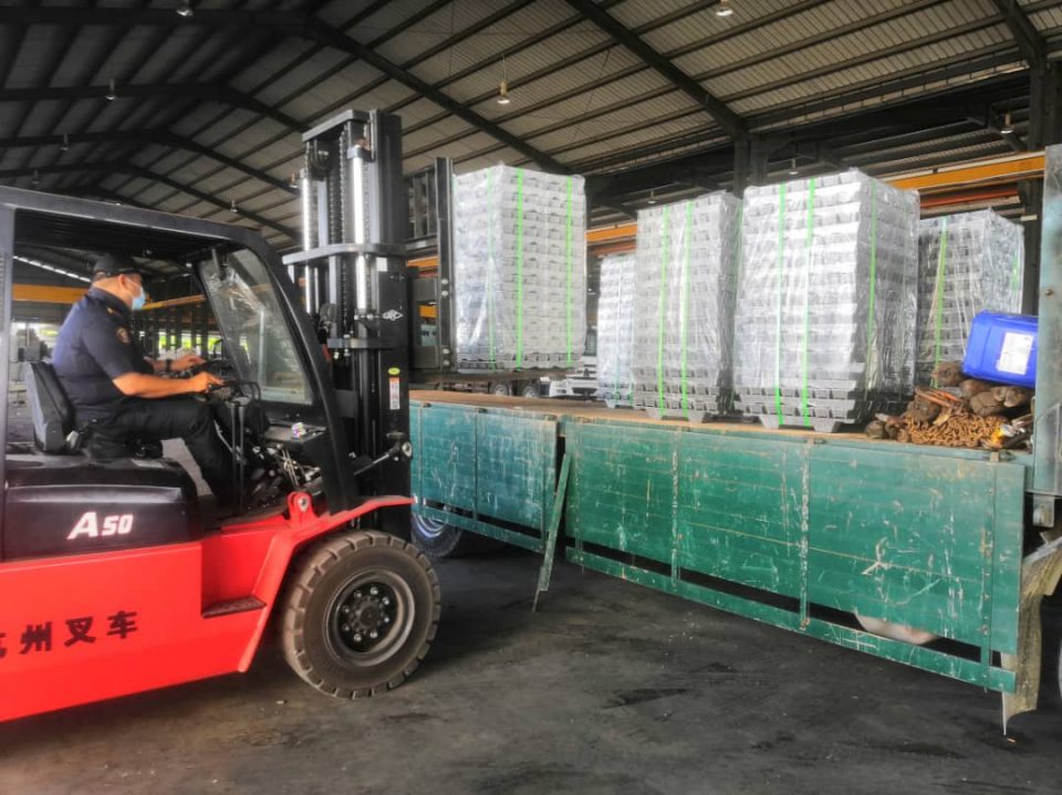 MPHS raids illegal factory, seizes 56 aluminium bars worth RM300,000