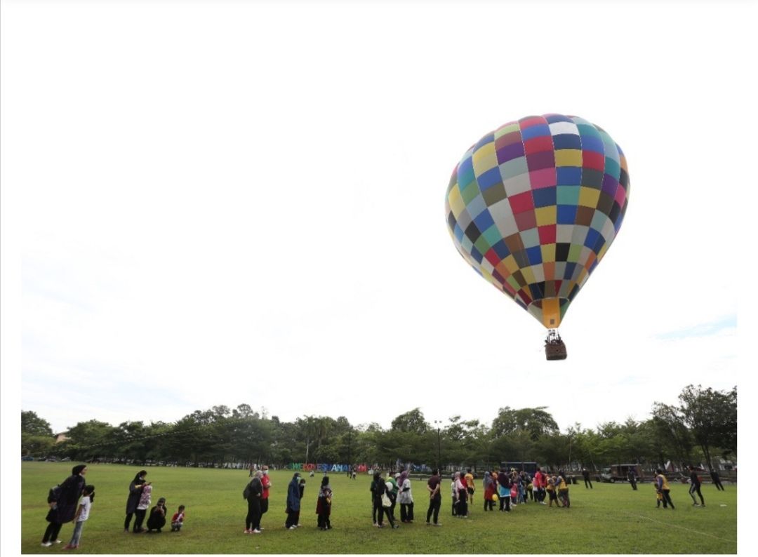 莎阿南无车日卷土重来  热气球大饱民众眼福