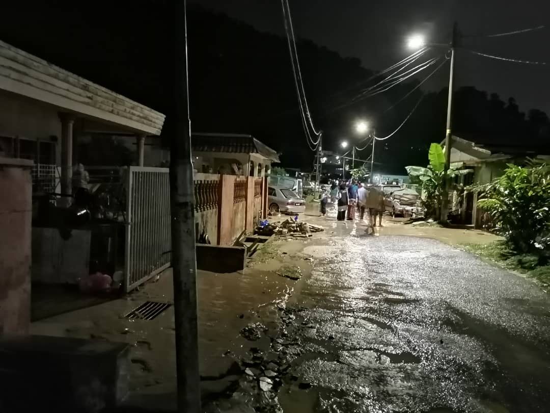 安邦区昨晚豪雨来袭  3地点闪电水灾