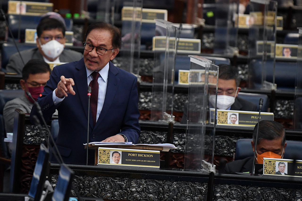 Anwar desak menteri jelaskan pinjaman RM2.5 bilion kepada Genting HK