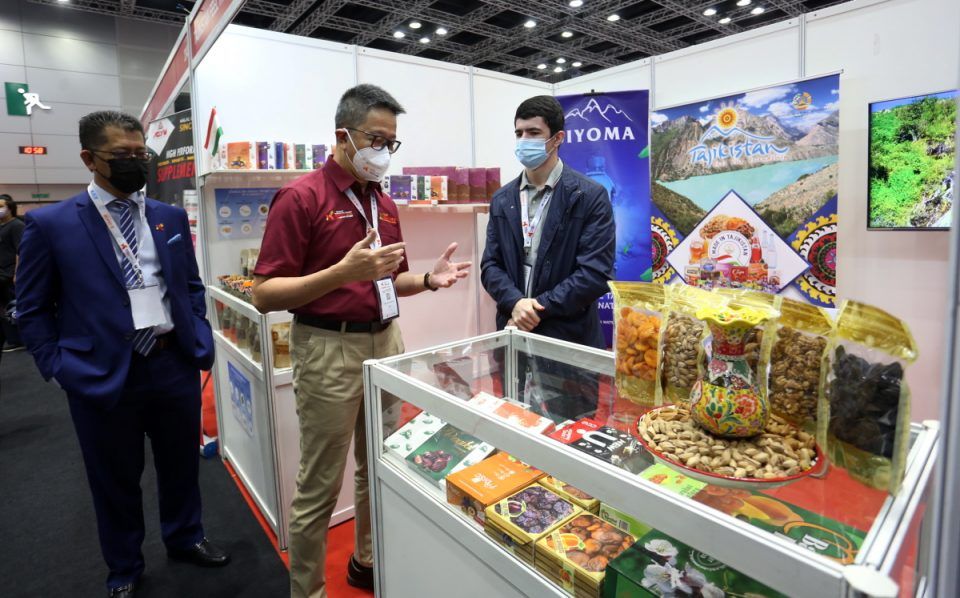 雪国际商务峰会：邓章钦吁中小企业把握良机  藉平台促销产品助跻身供应链