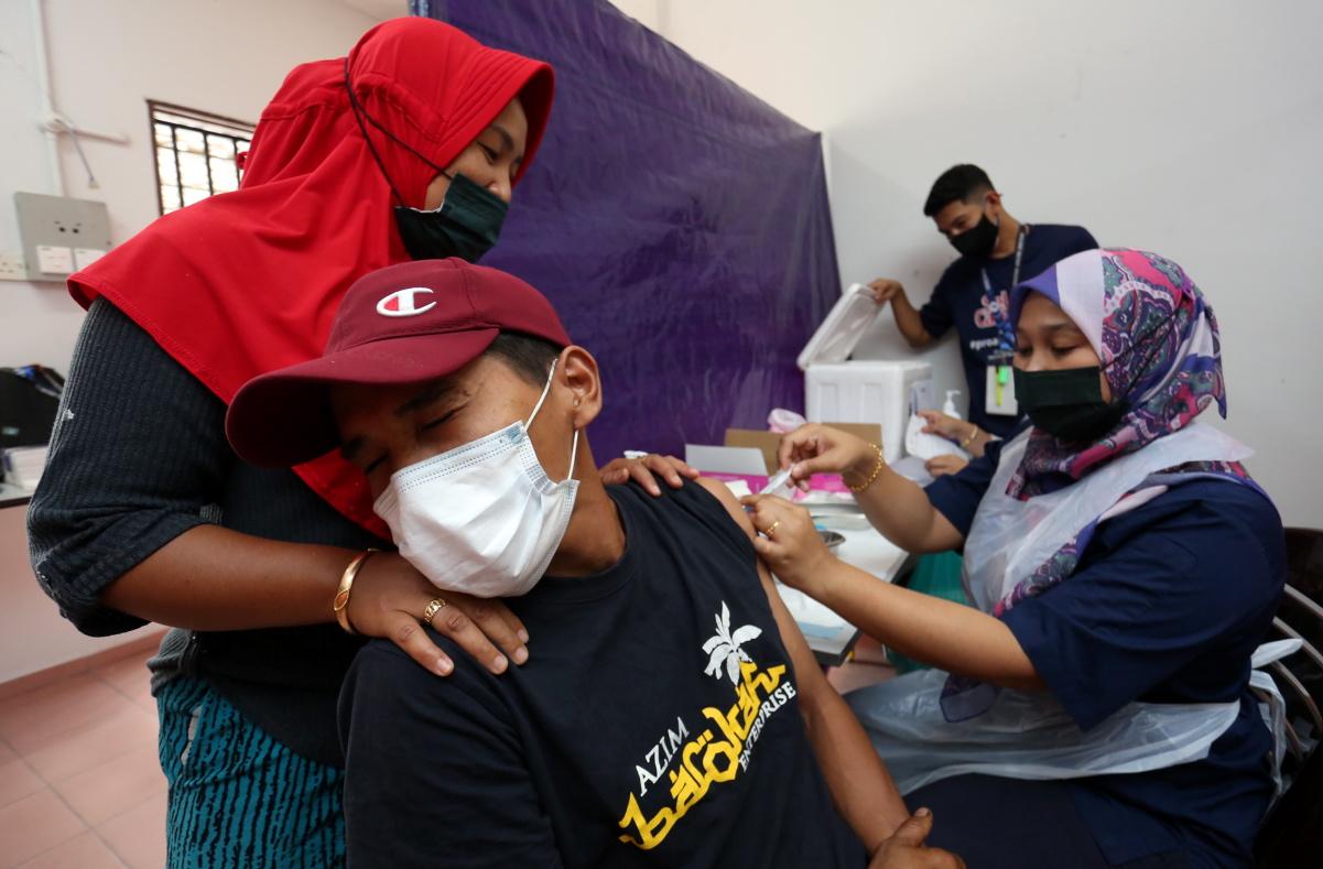 Warga asing takut jarum hadir terima vaksin selepas dipujuk rakan