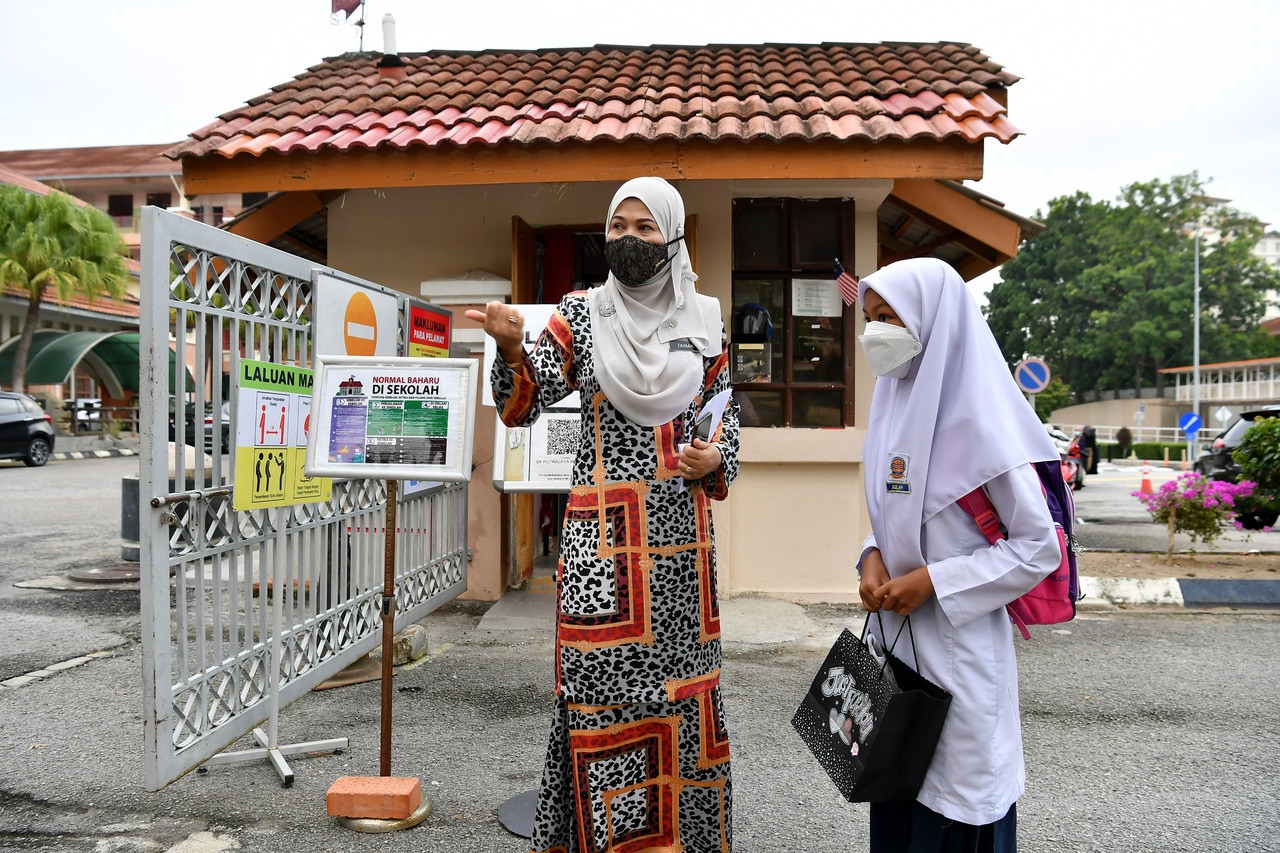 Menteri: Purata murid ke sekolah lebih 85 peratus sejak 3 Oktober