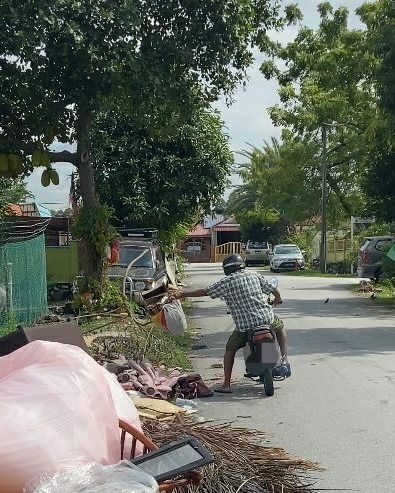 执法员伪装递送员  成功逮住垃圾虫！