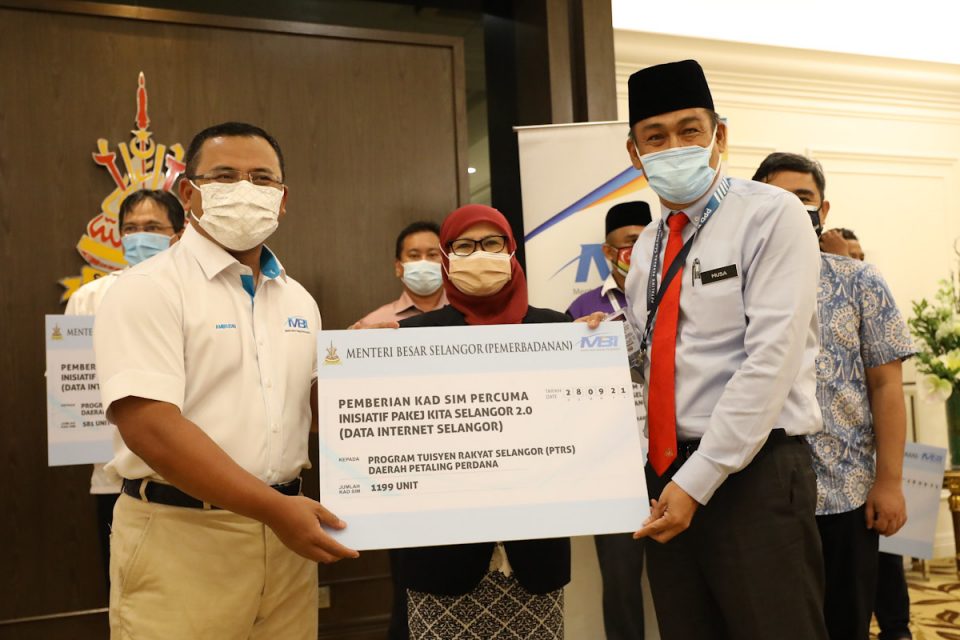 More students expected to get free SIM cards from state government