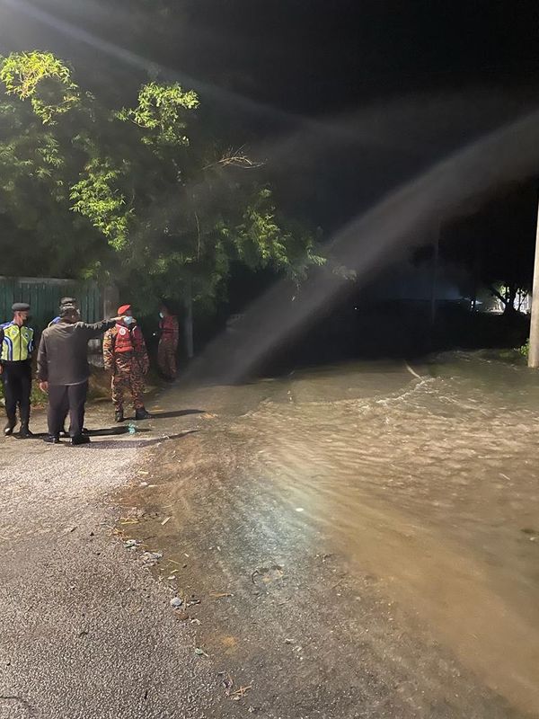 大涨潮水位涨至5.6米 巴生县海水倒溢情况受控