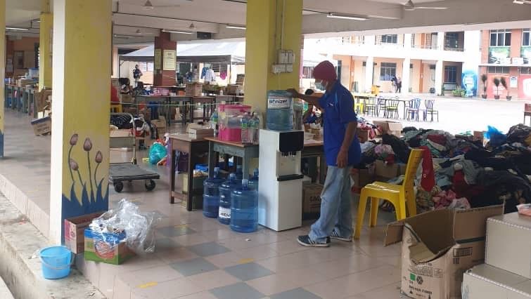 Agensi kerajaan, swasta sumbang penapis air panas kepada 25 pusat pemindahan