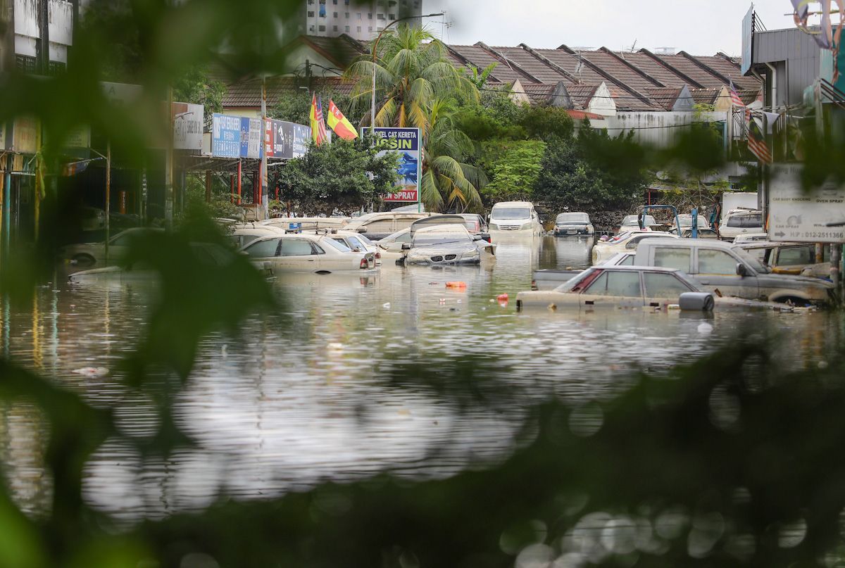 ஶ்ரீ மூடாவில் 12 சடலங்கள் கண்டெடுக்கப்பட்டது,  4 அடையாளம் காணப் படவில்லை!