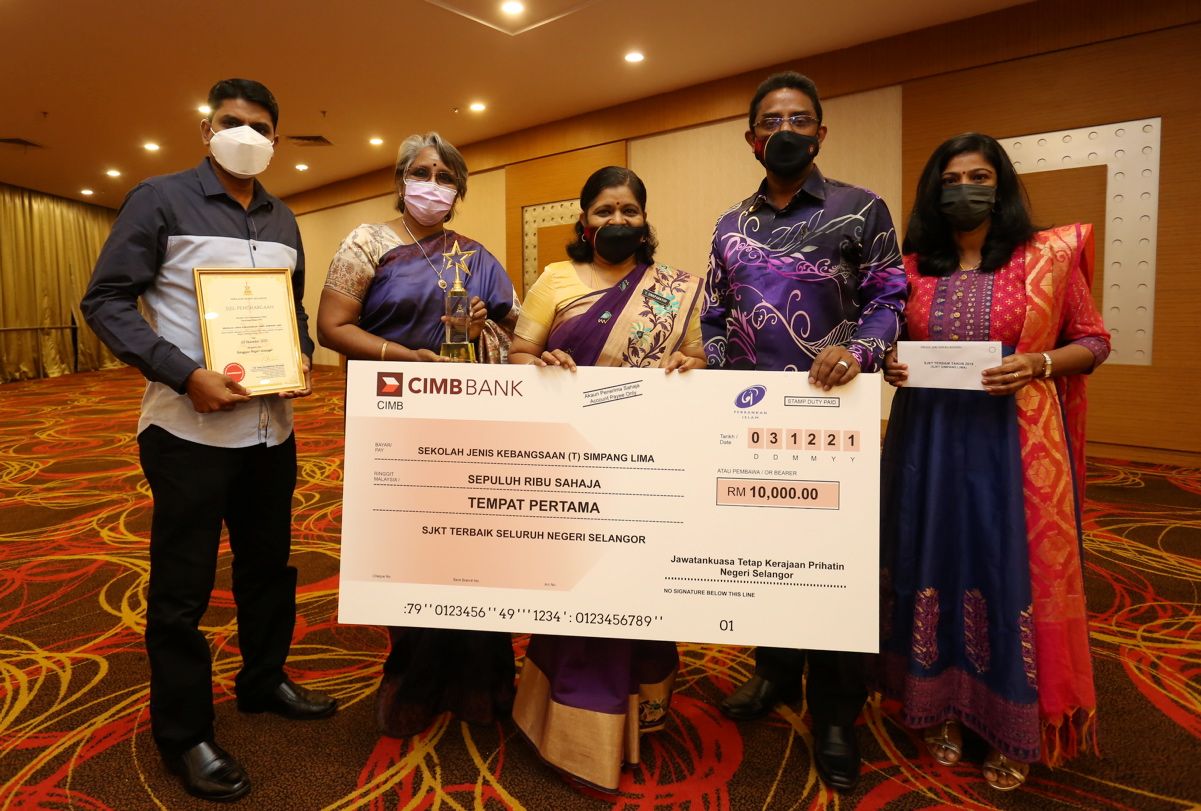 337 சிறந்த மாணவர்களுக்கு  வெகுமதி-சிலாங்கூர் அரசு வழங்கியது