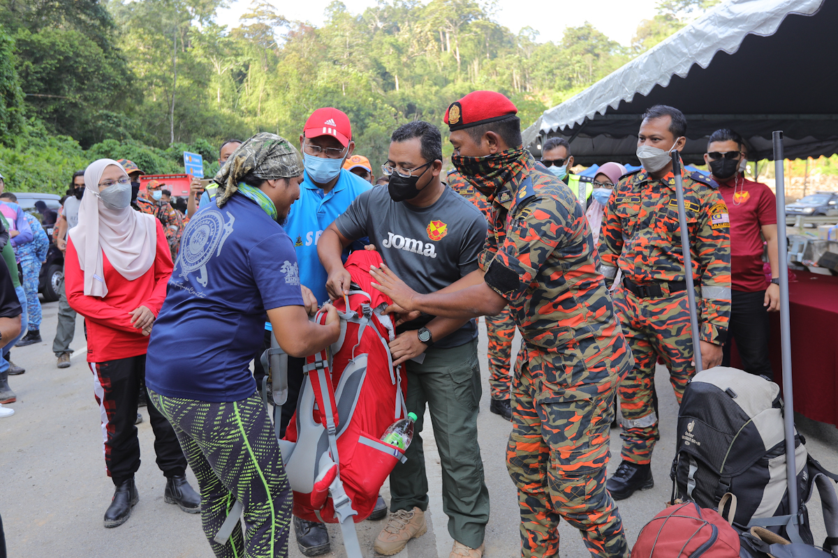 MB tinjau kawasan tanah runtuh kampung Orang Asli, hantar pasukan bantuan