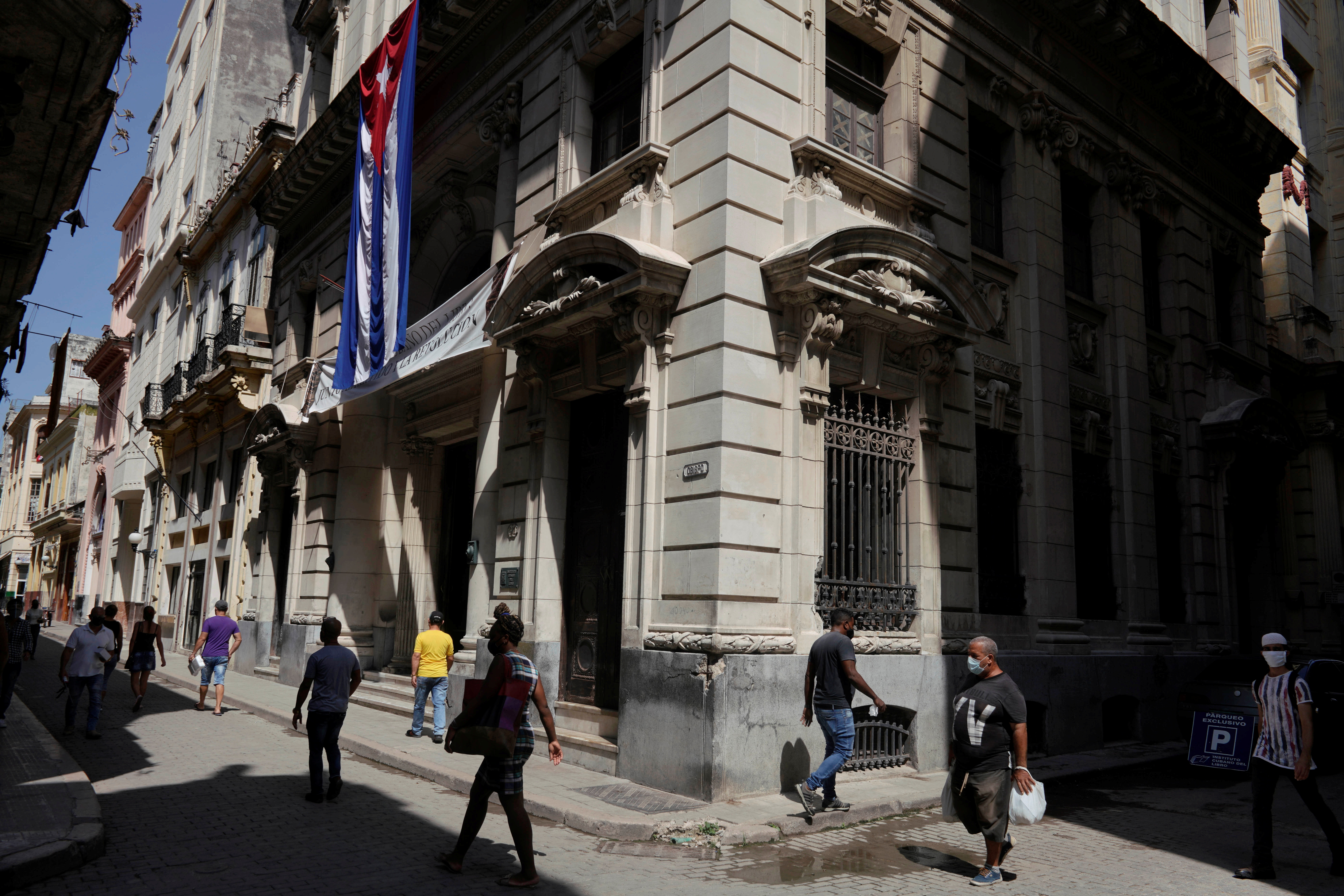 Cuba detects first Omicron case - state media ACN