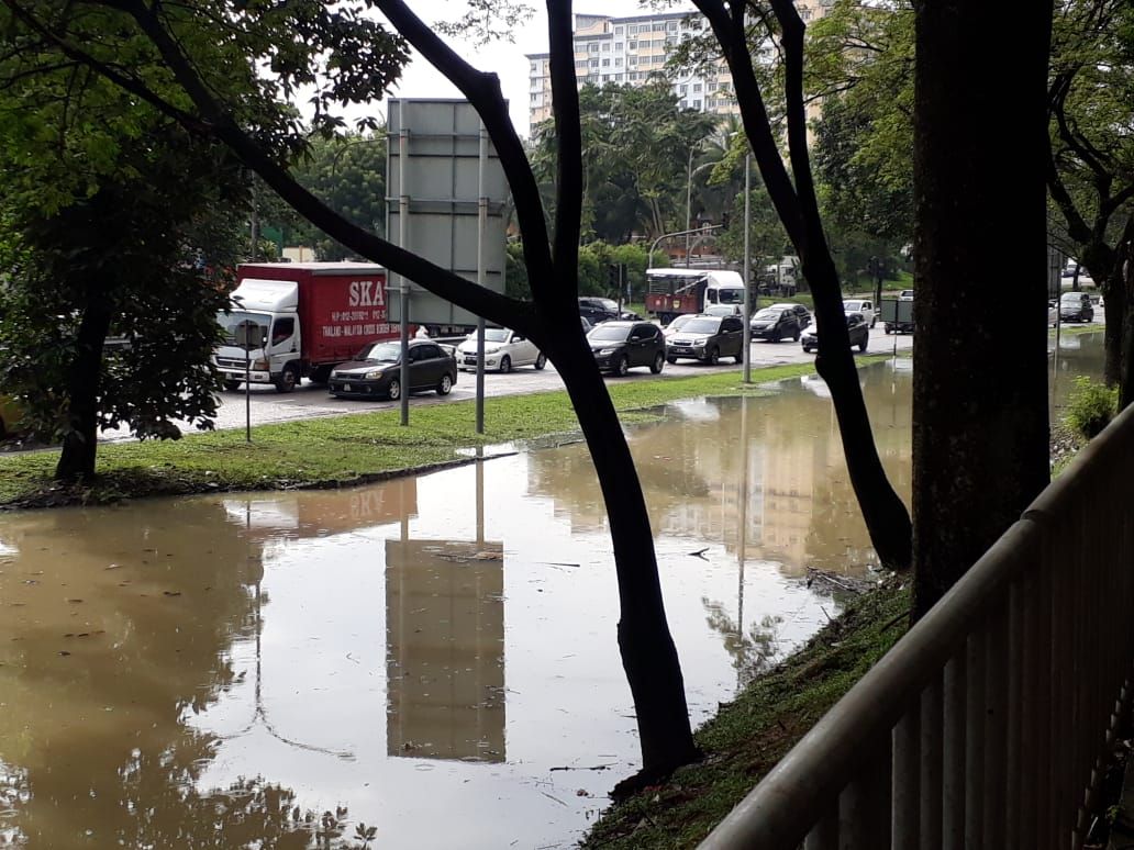 Paras air beberapa kawasan di Shah Alam meningkat pagi ini
