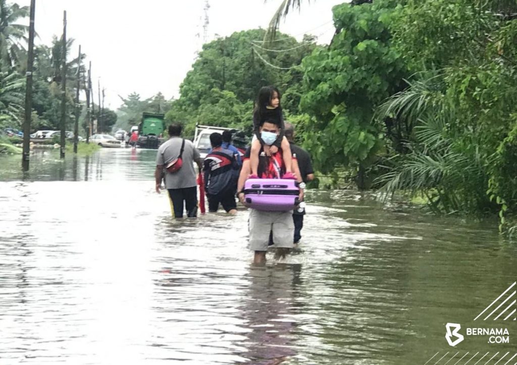 Employers urged to provide emergency leave to workers affected by floods